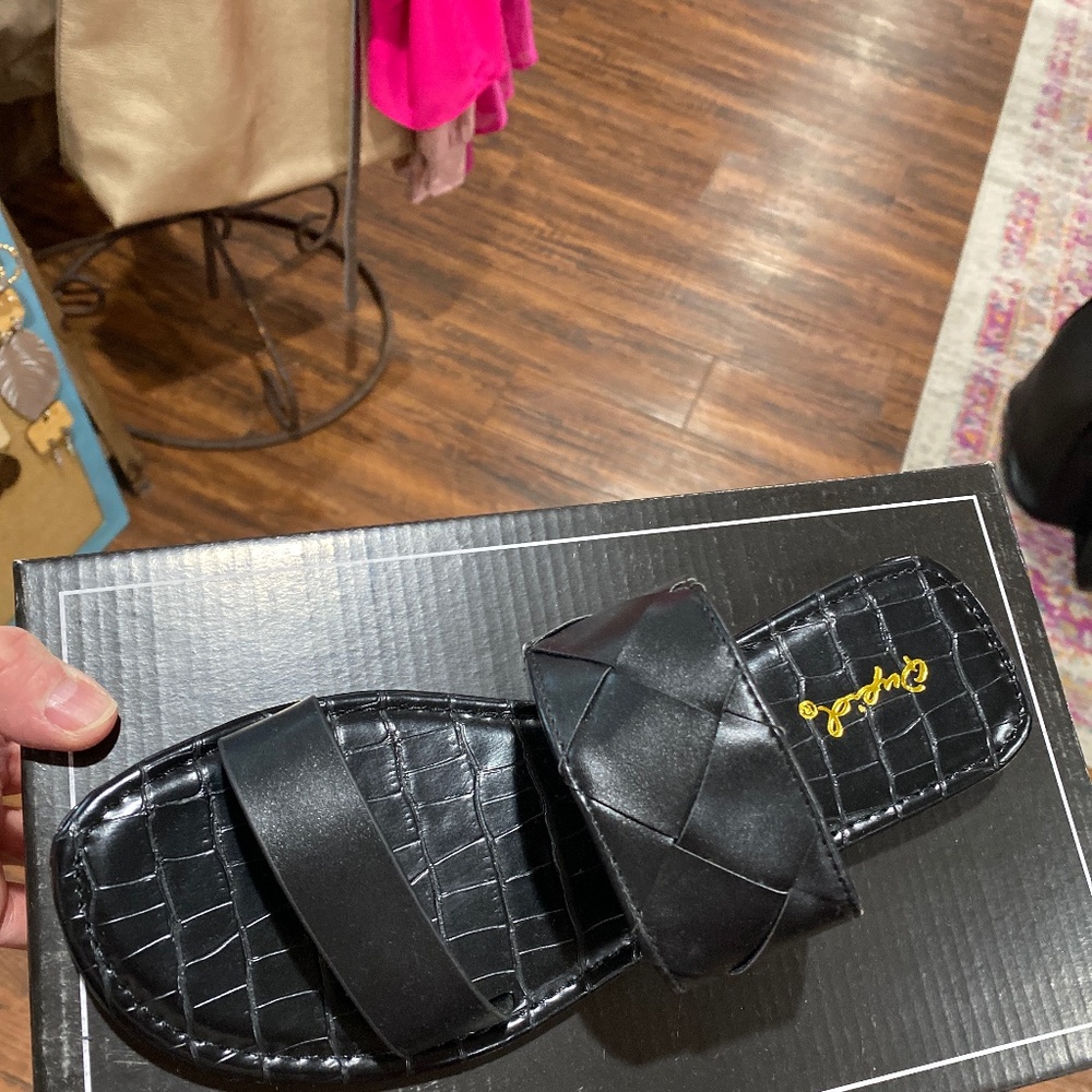Qupid Black sandal